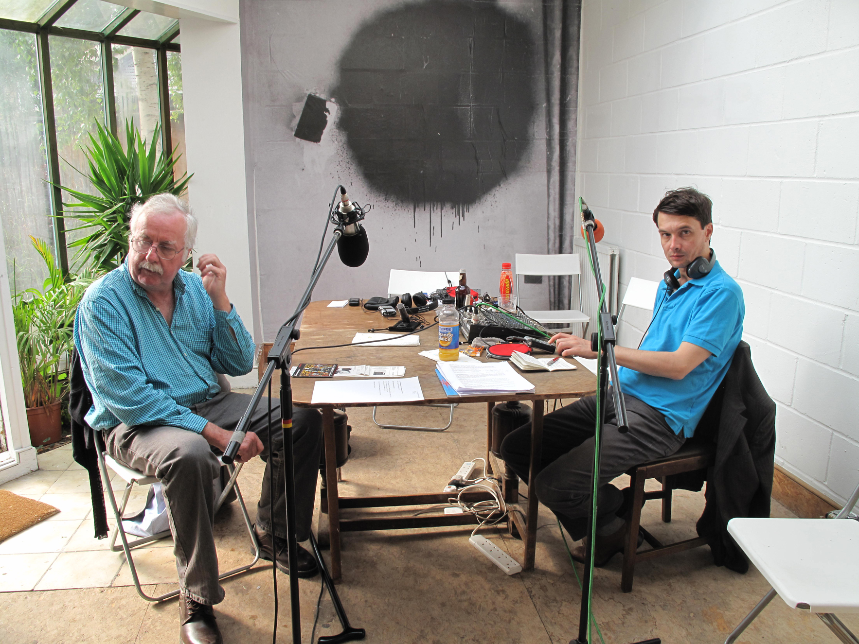 Artist William Furlong (left) and Resonance 104.4 FM's Richard Thomas in the Hand at Flat Time Ho. (AN OVERLOADED TRANSMISSION FROM A QUASI-PERSONAL STELLAR SOURCE 0)